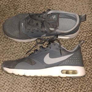 Nike Air Max (YOUTH Size 4)